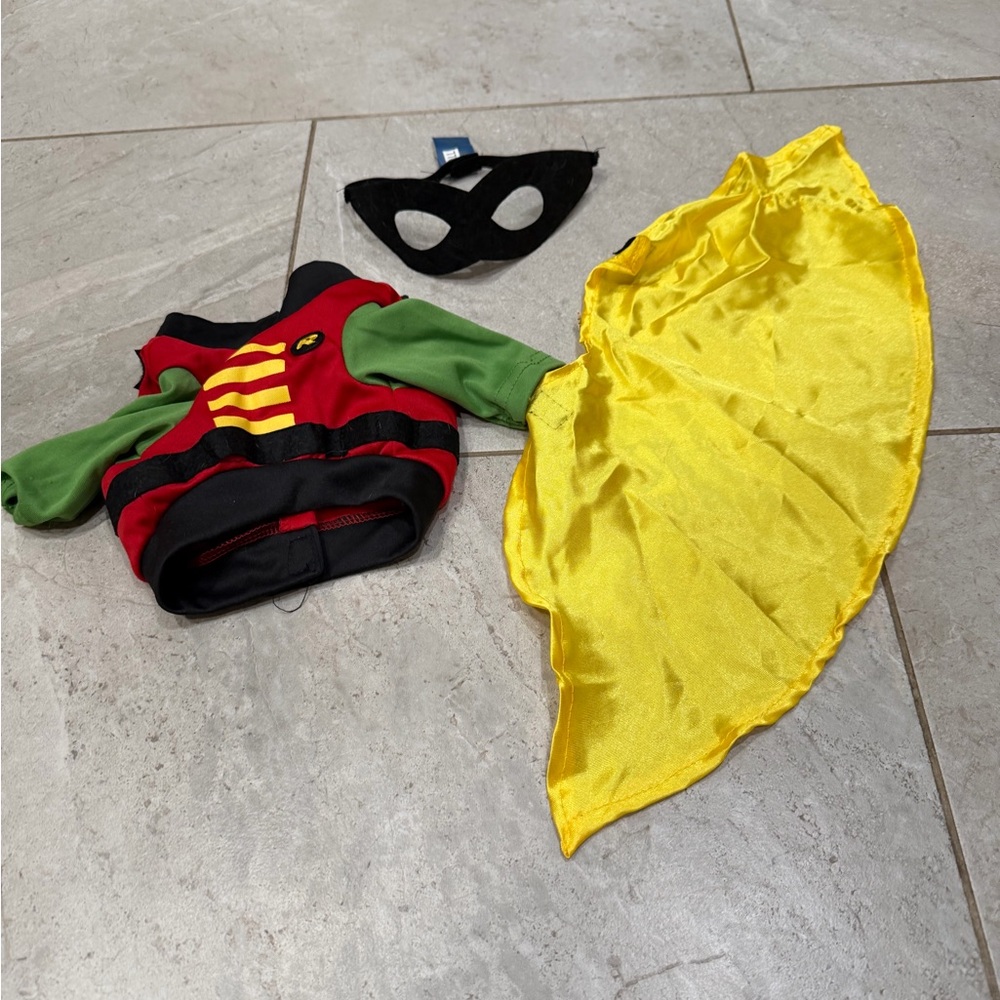 DC Comics- Robin dog Costume with Yellow Cape
